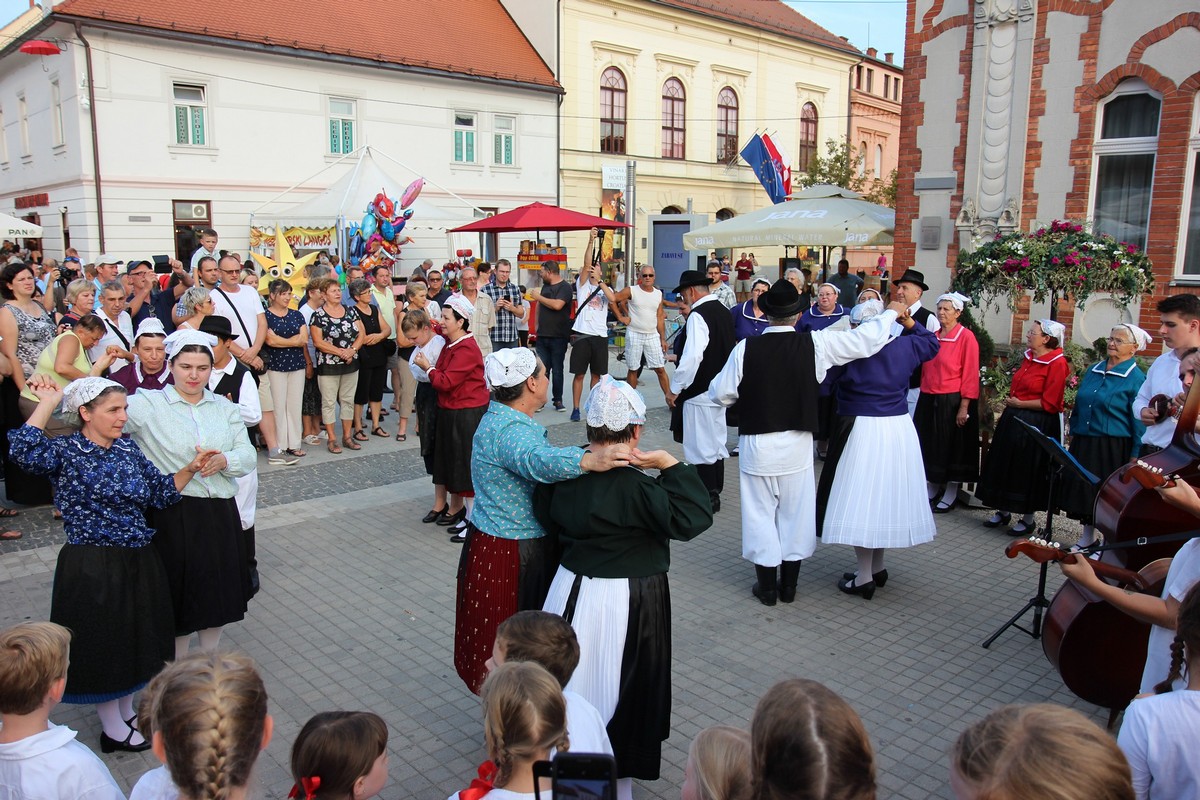 Tri međimurska KUD-a predstavila međimursku tradiciju na Porcijunkulovom