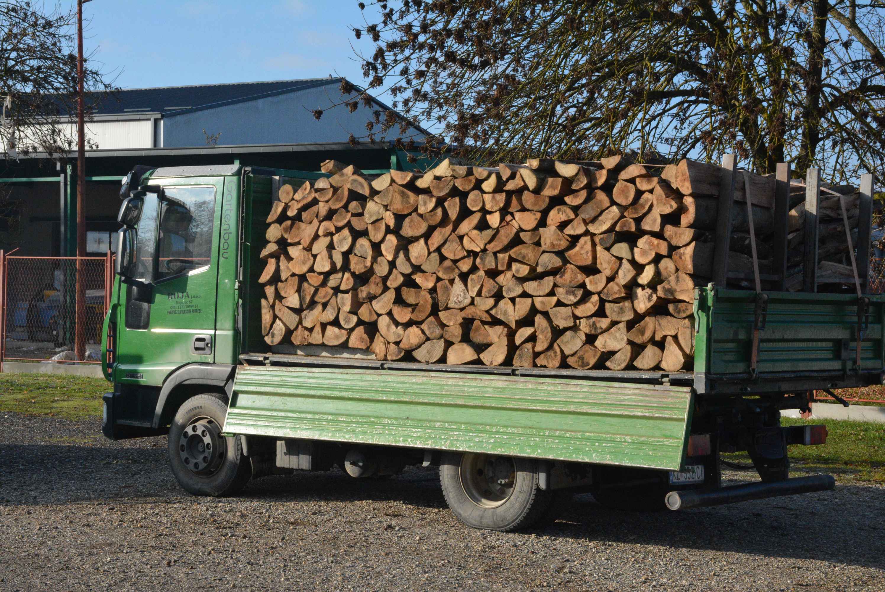 FOTO Čakovečki sajam odolijeva zimskoj hladnoći – posjetitelji hrabro istraživali bogatu ponudu unatoč mrazu na automobilima