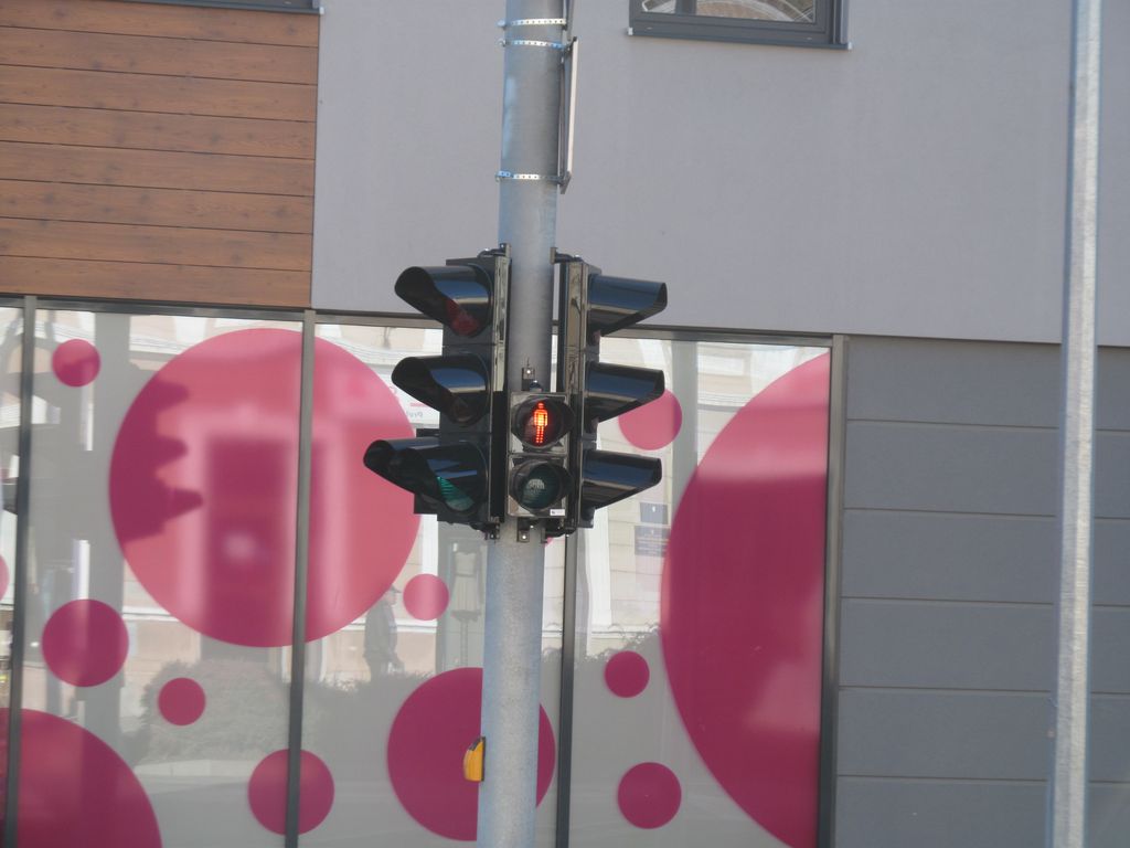 271611045img6932488482