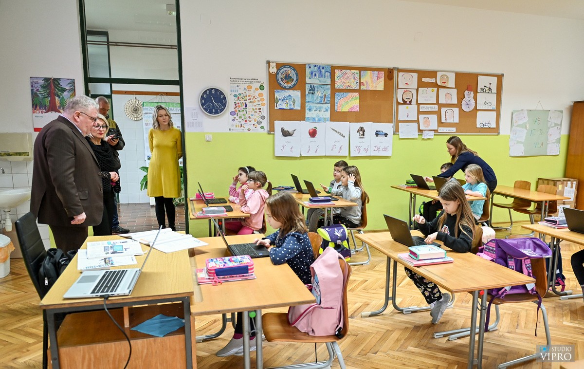 Donacija prijenosnih računala Osnovnoj školi Prelog