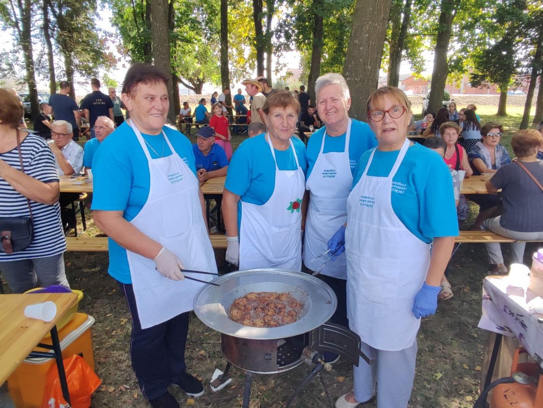 VIDEO I FOTO Vraćanje u kuhinje naših baka – kotoripske udruge pripremale tradicionalna jela VIDEO I FOTO Vraćanje u kuhinje naših baka – kotoripske udruge pripremale tradicionalna jela