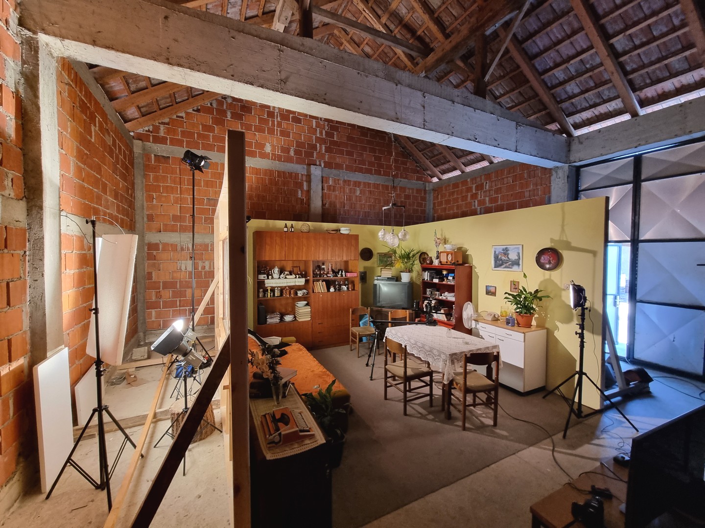 MARIN CVETKO I IVAN LISJAK Za novi kratkometražni film ‘Muha’ od nule izgradili vlastiti set!