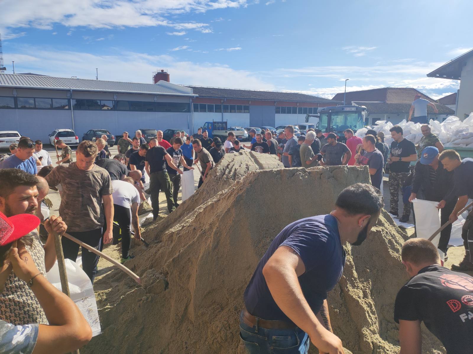 UJEDINILI SE Mještani Kotoribe pokazali koliko su moćni dok ih je više!
