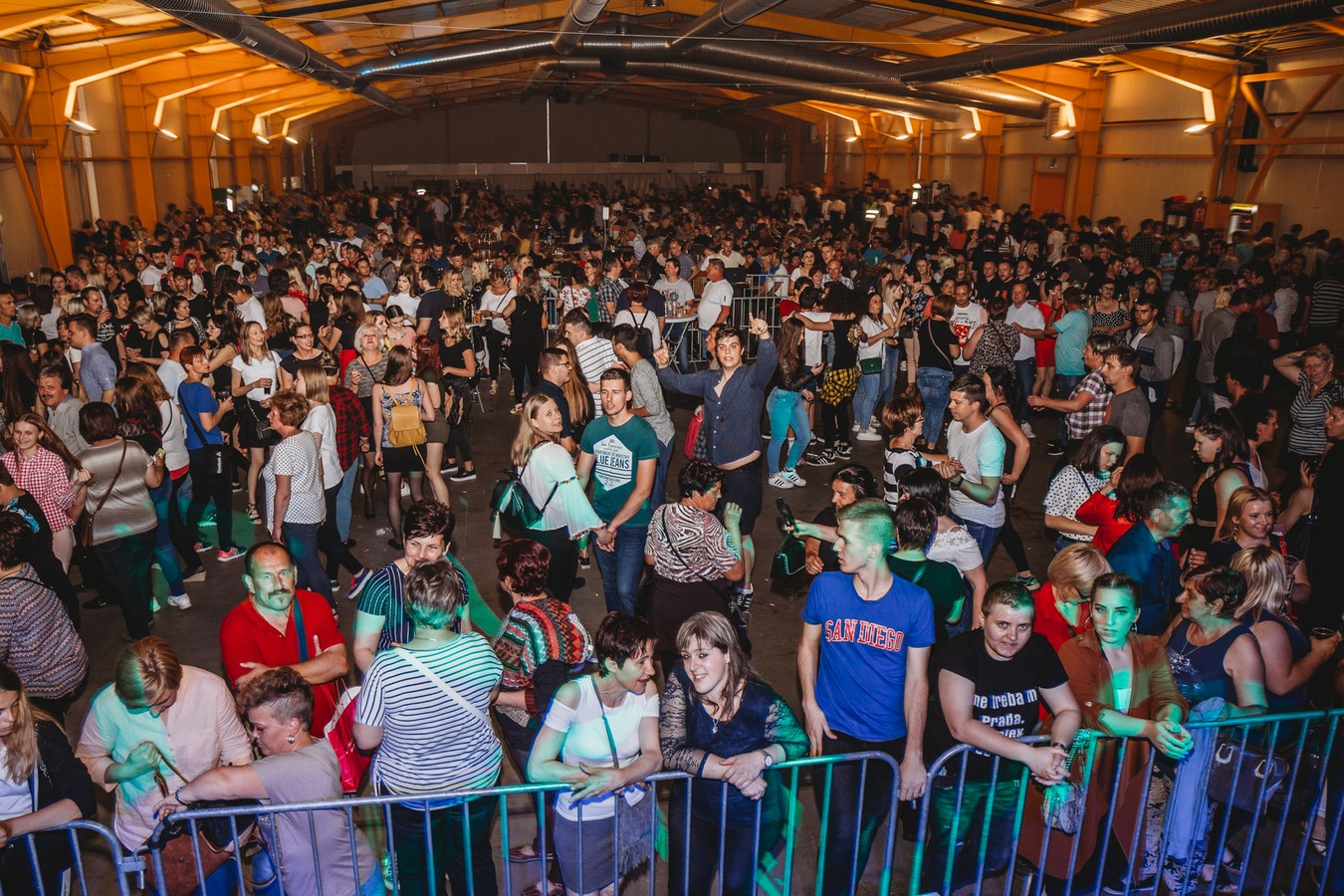 VIDEO I FOTO Neda Ukraden u Nedelišću okupila fanove svih generacija