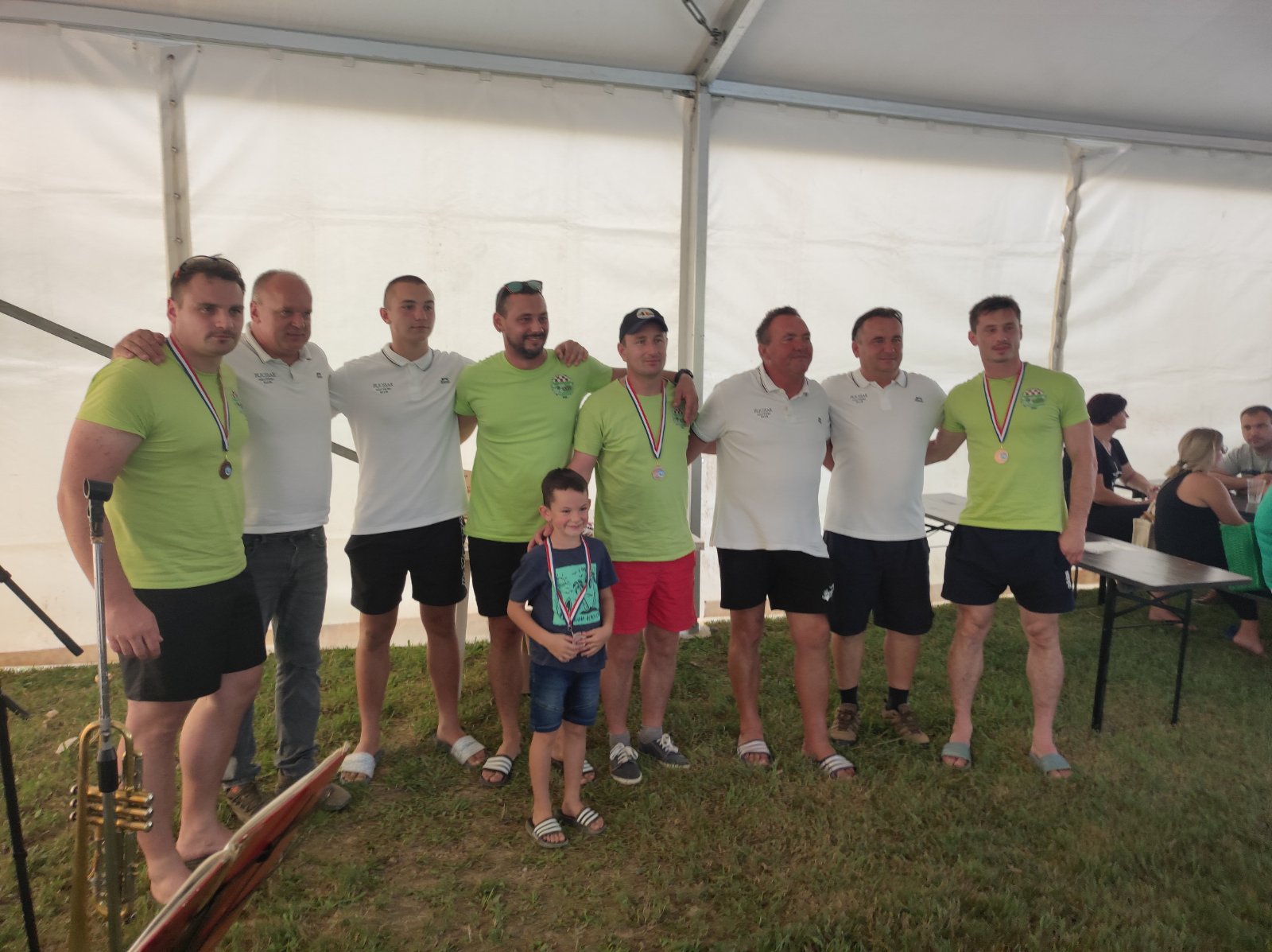 FOTO Pobjednici natjecanja u ekipnom veslanju dravskim čamcima su ekipe ‘Royal transport’ i ‘Fljojsarice’ FOTO Pobjednici natjecanja u ekipnom veslanju dravskim čamcima su ekipe ‘Royal transport’ i ‘Fljojsarice’