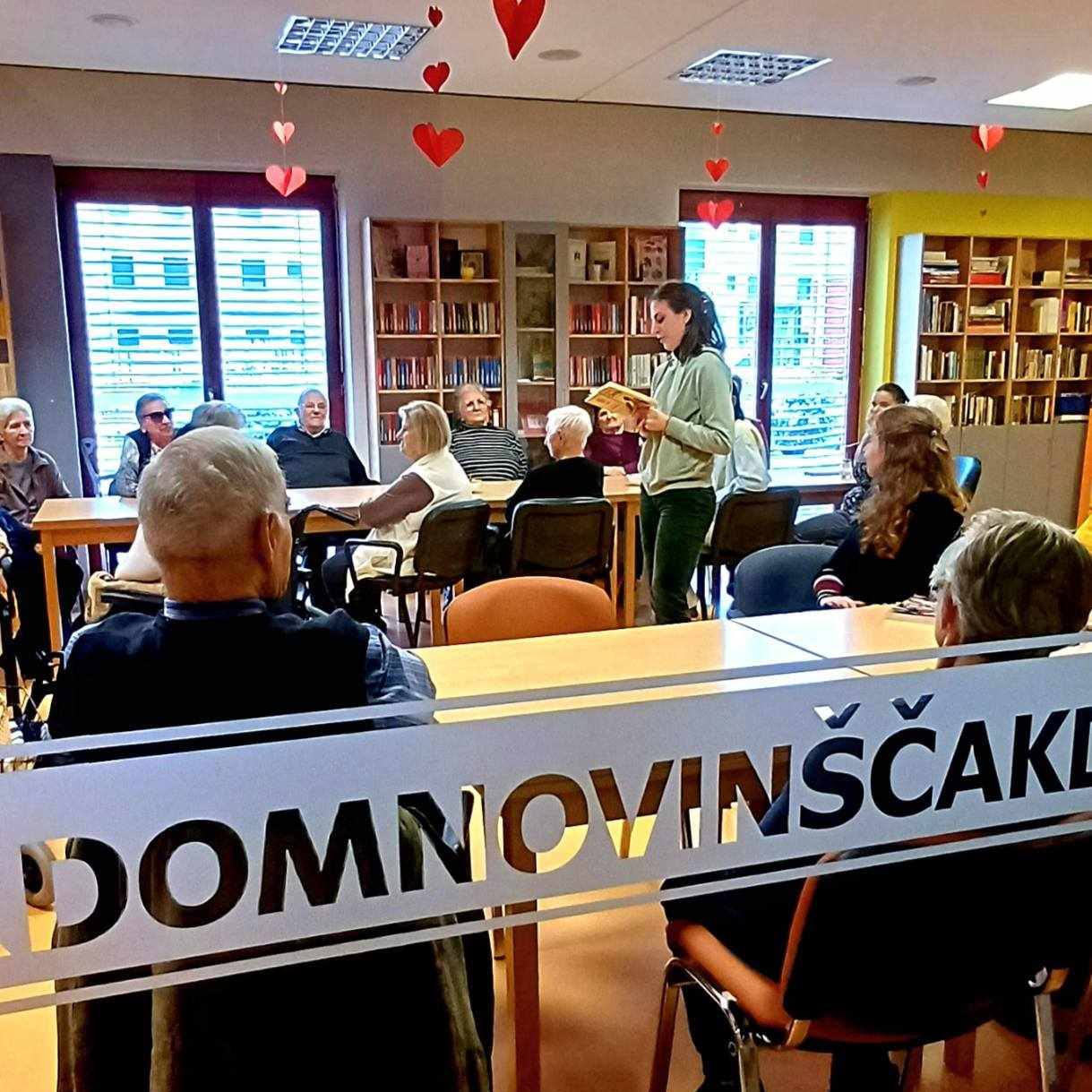 KLUB UNUKA Gimnazijalke održale književnu radionicu starijim osobama