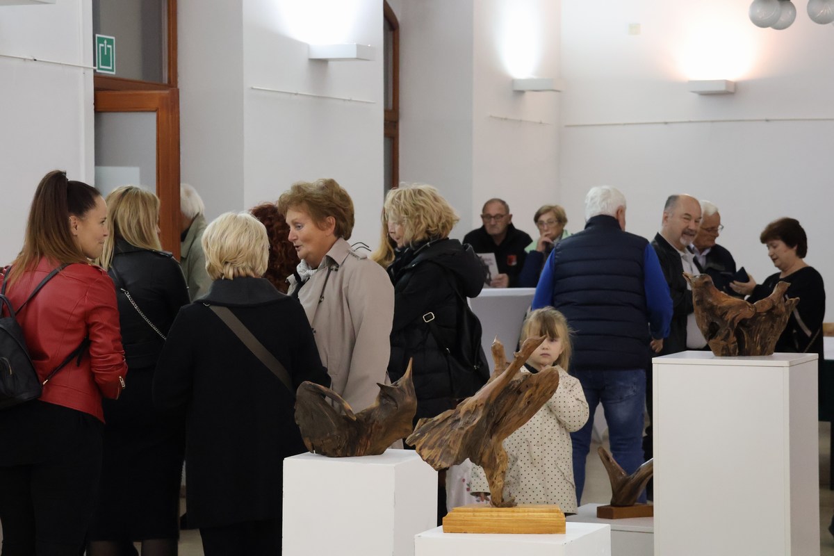 DRVENE SKULPTURE Otvorena izložba svestranog Josipa Radeka