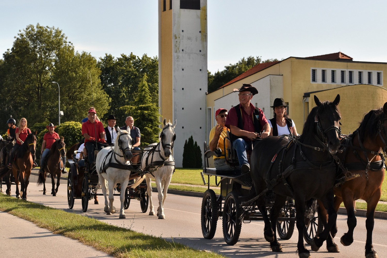 Dan Savske Vesi proslavljen uz tradicionalan mimohod mještana i udruga, zabavan program i besplatan grah