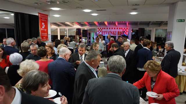 FOTO Župan Matija Posavec na Hrvatskom balu u Lendavi pružio potporu HKD-u Pomurje