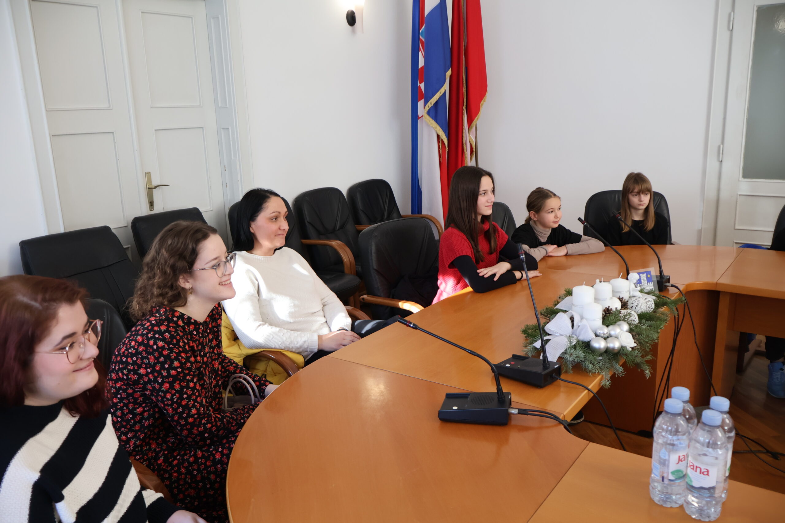 Gradonačelnica Cividini svečanim prijemom za kraj godine nagradila uspješne glumce i pjevače Gradonačelnica Cividini svečanim prijemom za kraj godine nagradila uspješne glumce i pjevače