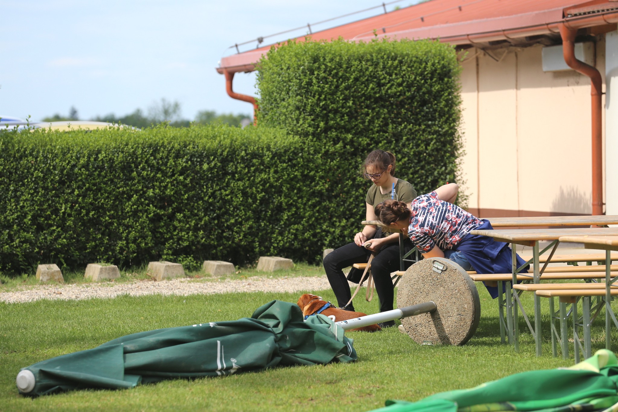 Vjetrovit, ali topao dan mnogi su iskoristili za šetnju preloškom Marinom
