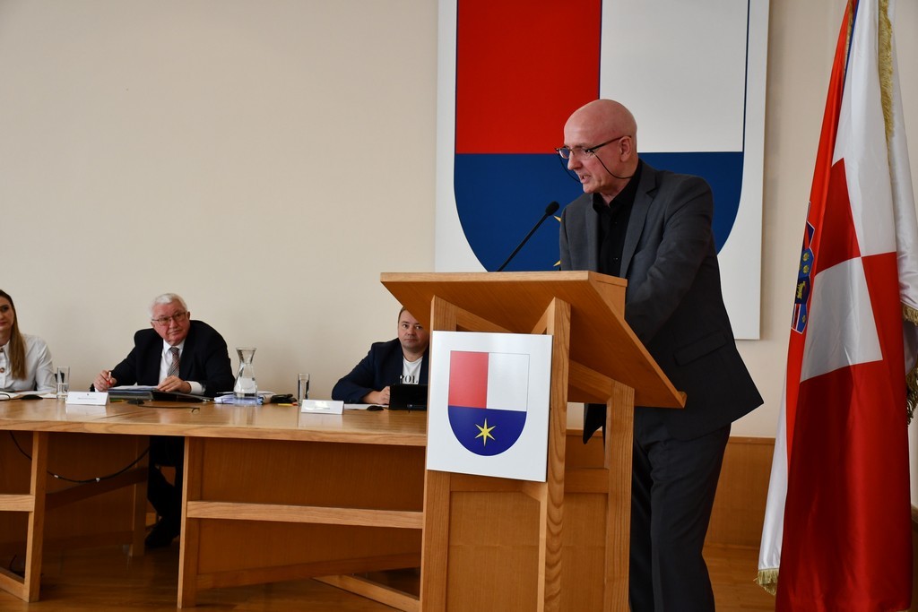 CENTRALIZACIJA BOLNICA Međimurska županija traži ocjenu ustavnosti zakona kojima osnivačka prava nad bolnicama preuzima država CENTRALIZACIJA BOLNICA Međimurska županija traži ocjenu ustavnosti zakona kojima osnivačka prava nad bolnicama preuzima država