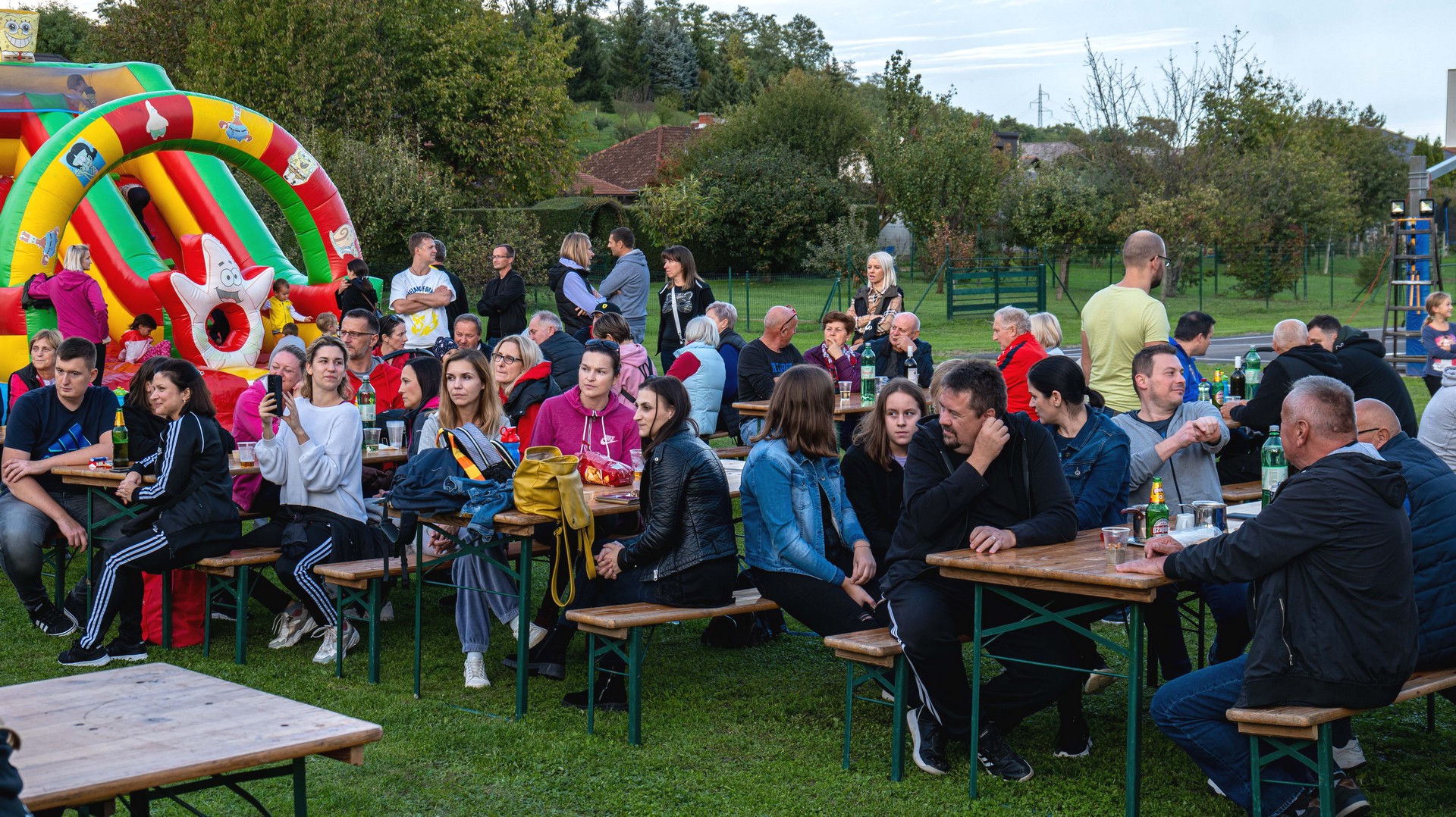 Župan Posavec i načelnik Meglić svečano otvorili obnovljeno košarkaško igralište u Šenkovcu Župan Posavec i načelnik Meglić svečano otvorili obnovljeno košarkaško igralište u Šenkovcu
