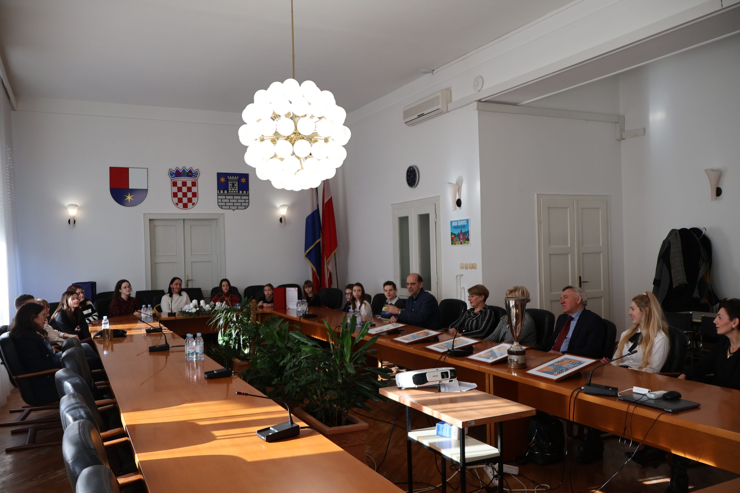 Gradonačelnica Cividini svečanim prijemom za kraj godine nagradila uspješne glumce i pjevače Gradonačelnica Cividini svečanim prijemom za kraj godine nagradila uspješne glumce i pjevače