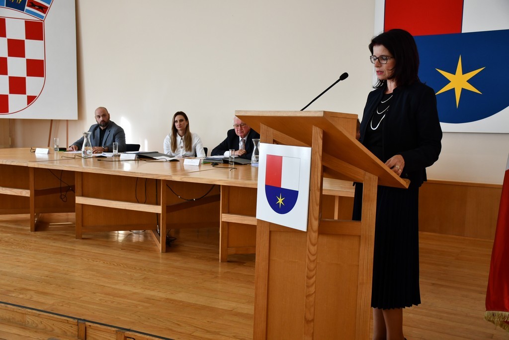 CENTRALIZACIJA BOLNICA Međimurska županija traži ocjenu ustavnosti zakona kojima osnivačka prava nad bolnicama preuzima država CENTRALIZACIJA BOLNICA Međimurska županija traži ocjenu ustavnosti zakona kojima osnivačka prava nad bolnicama preuzima država