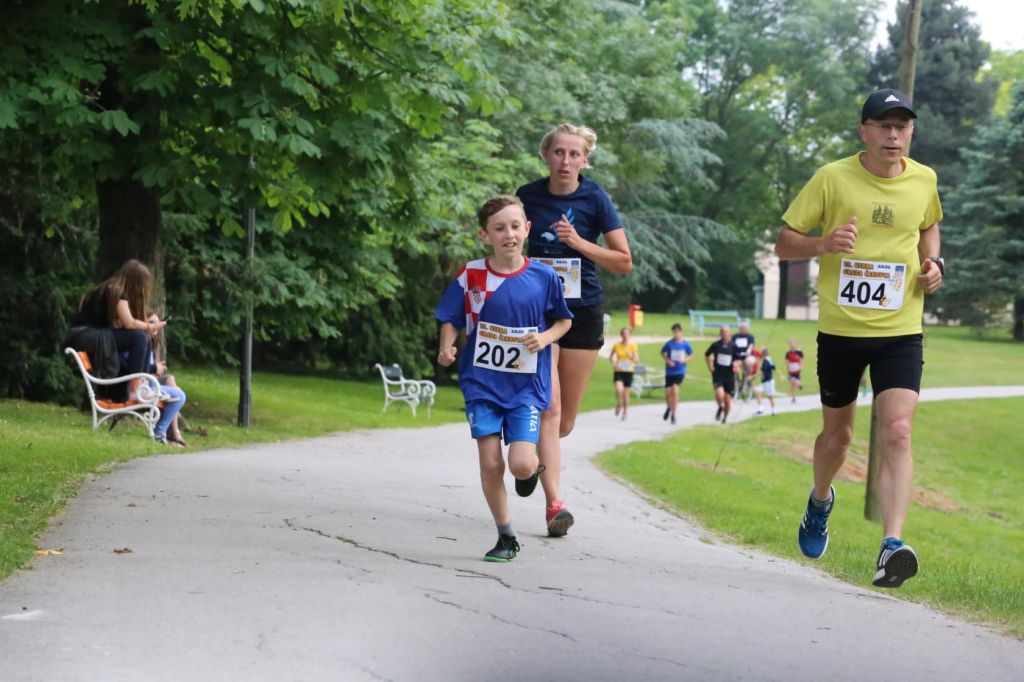 3359330010215114568194546663900