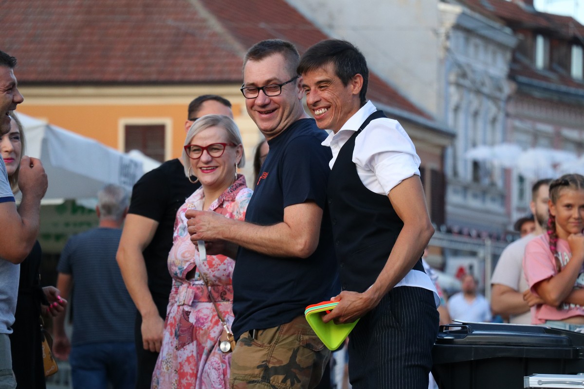 FOTO Prvi dan Porcijunkulovog započeo spektakularnim artističkim showom – “Dangerous Show” Cirkerosa Cirkusa