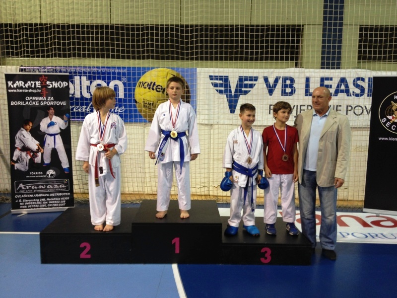 img5478343738
