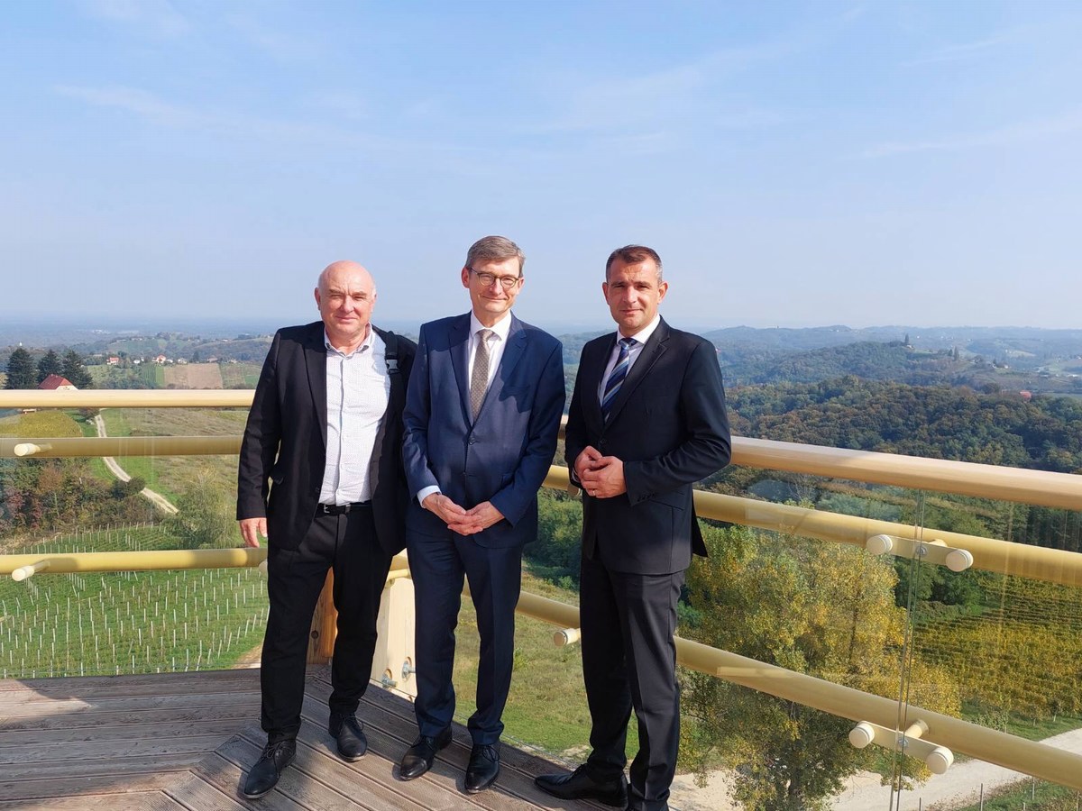 Austrijski veleposlanik u Međimurju, otvoreno pitanje dvostrukog oporezivanja naših ljudi koji rade u Austriji Austrijski veleposlanik u Međimurju, otvoreno pitanje dvostrukog oporezivanja naših ljudi koji rade u Austriji