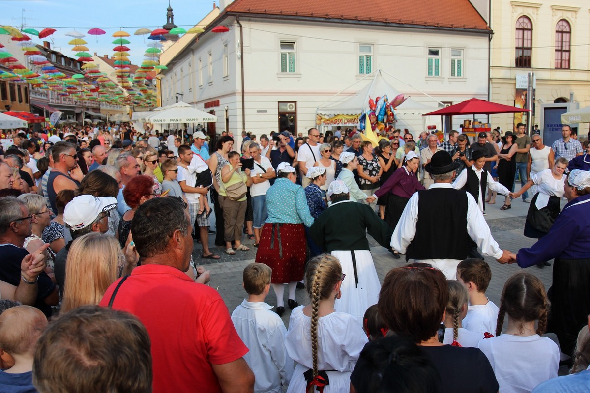 Tri međimurska KUD-a predstavila međimursku tradiciju na Porcijunkulovom