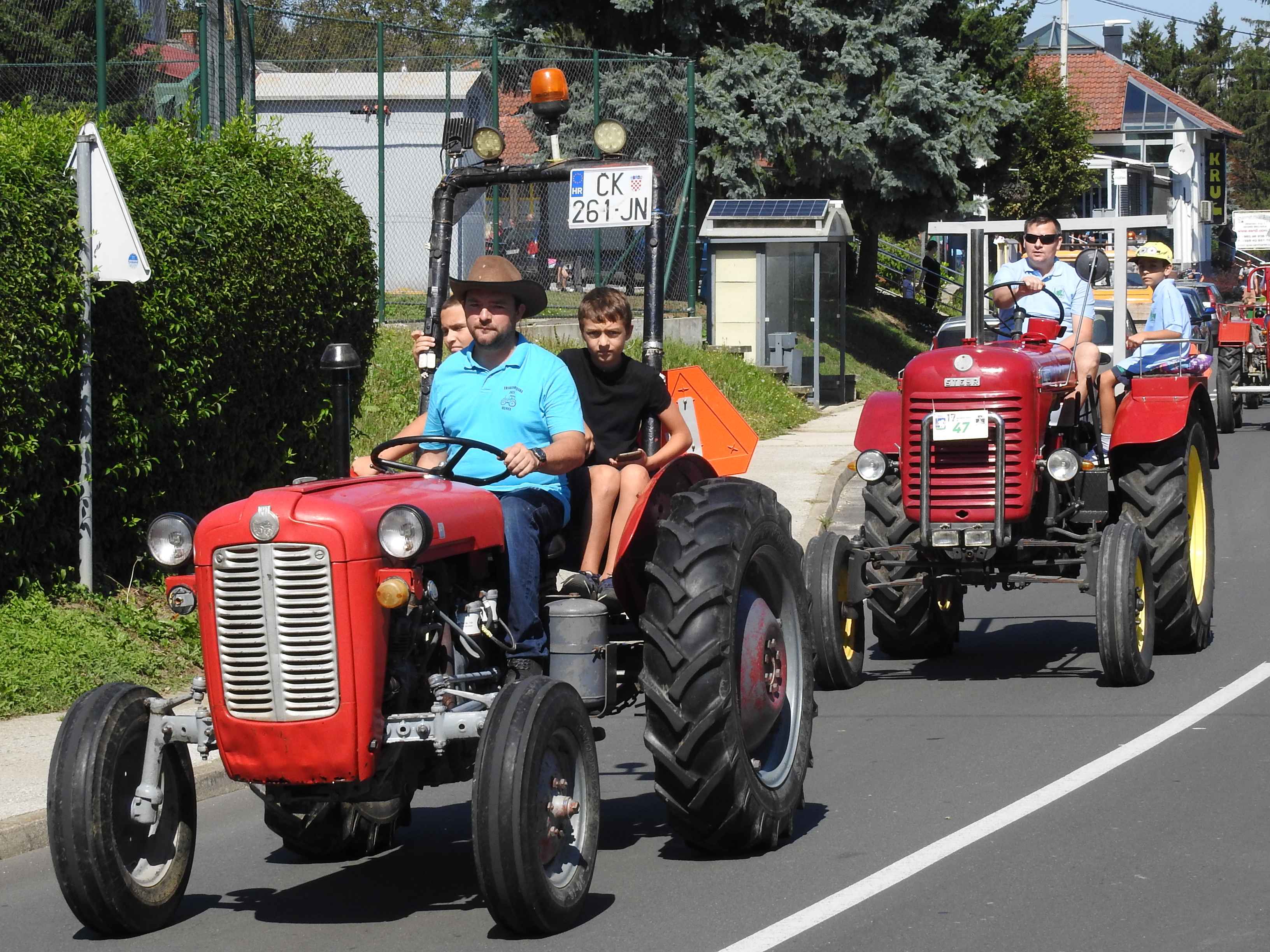 SELNICA Pogledajte kako je bilo na 17. susretu starih traktora