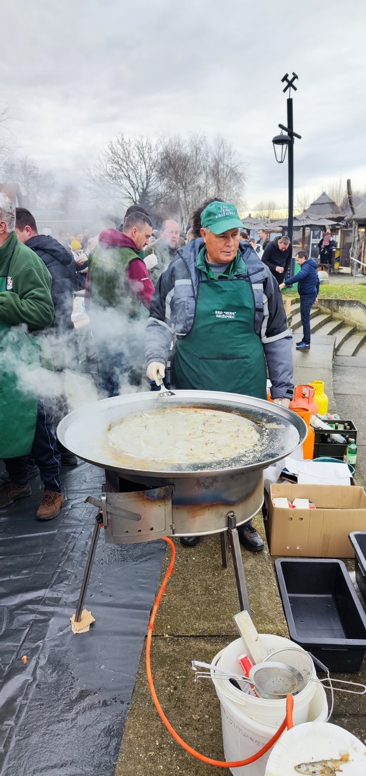 Nastavljena tradicija: Podjela prženih ribica na Badnje jutro na Šetnici svete Barbare