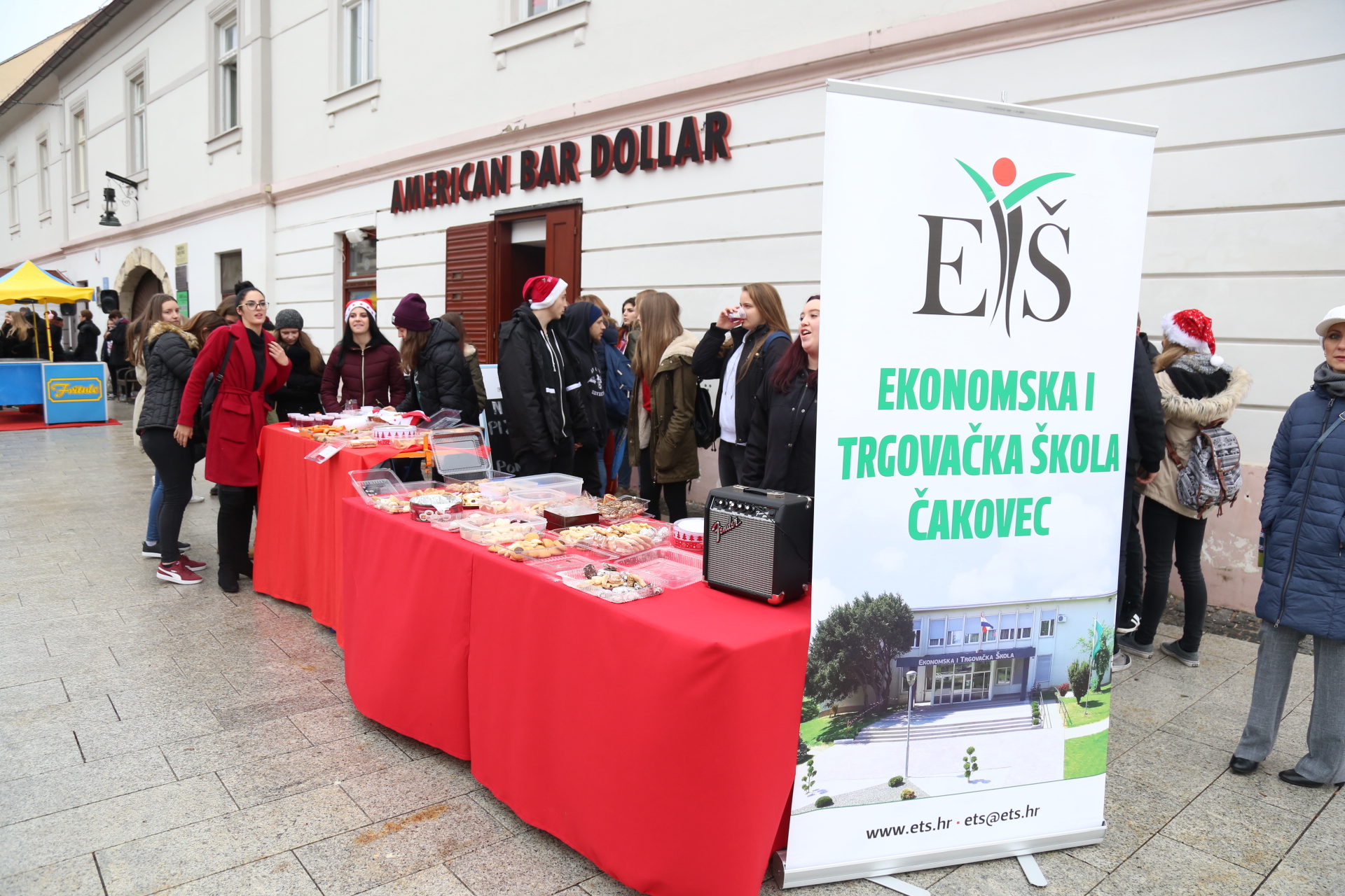 Pjesma i delicije budućih hotelijera u središtu Čakovca