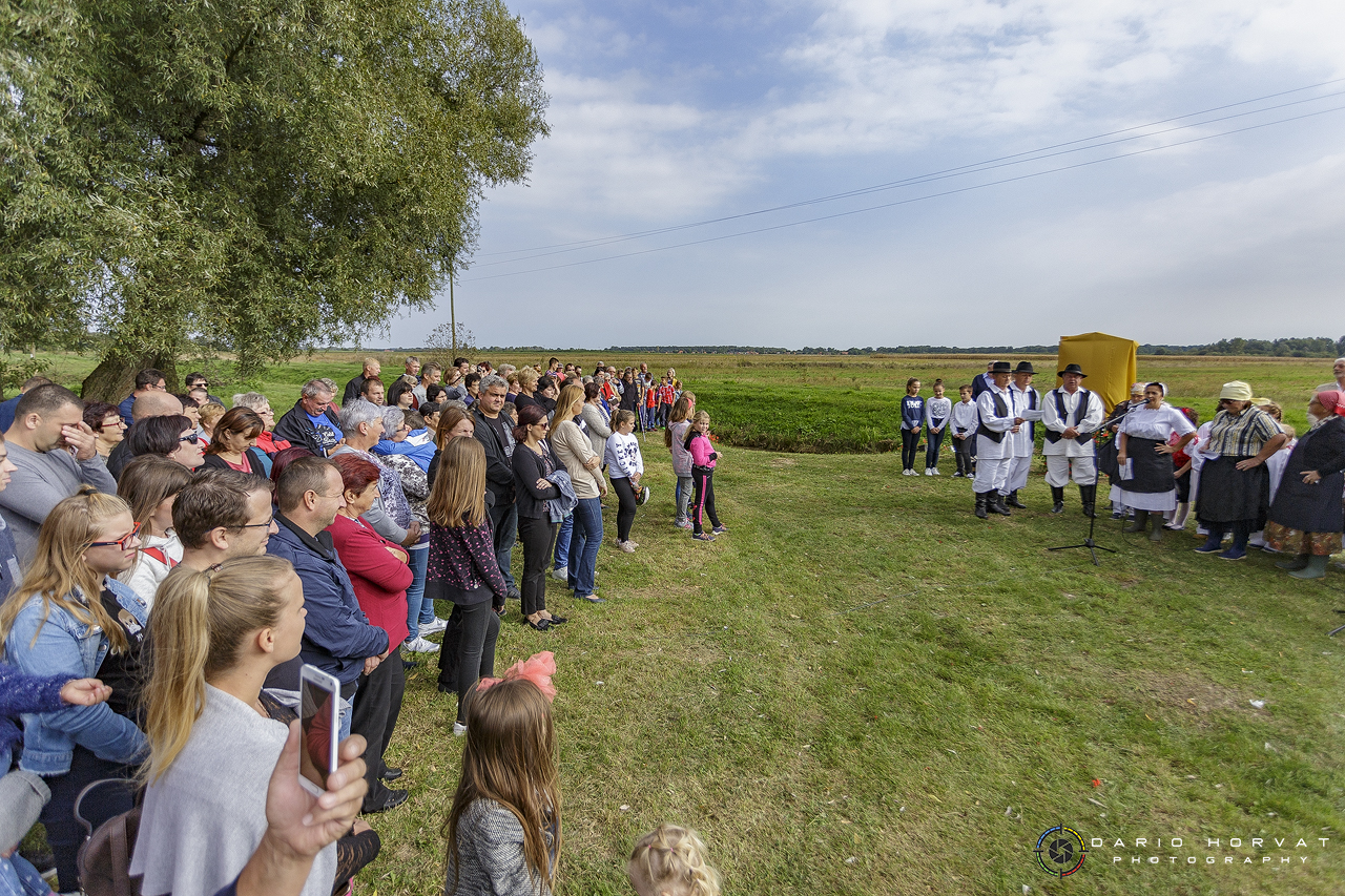 U Gardinovcu svečano otkrivena spomen-ploča posvećena seoskom pralu na potoku Trnavi