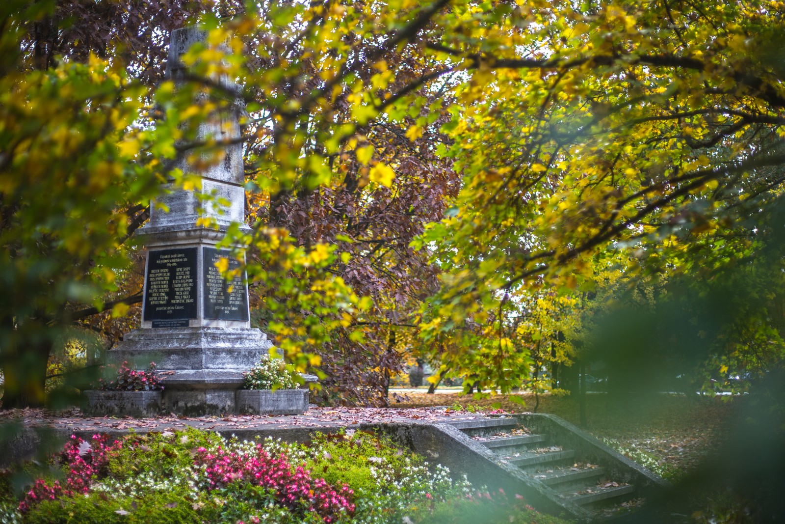 Čarobna jesen: Naša Miroslava Novak prošetala je čakovečkim parkom i snimila šarenilo jesenskih boja. Predivno, zar ne? (y) :-)