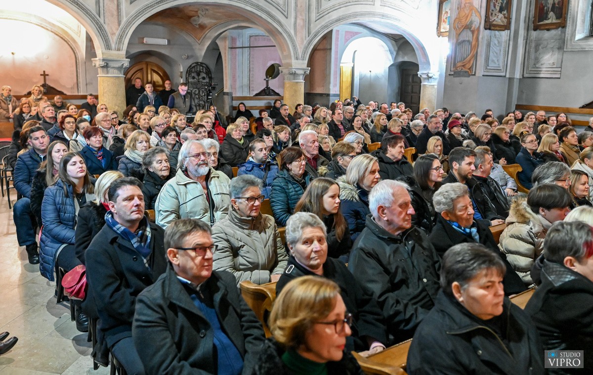 FOTO Sjajan božićni nastup Ivane i Marije Husar u Prelogu