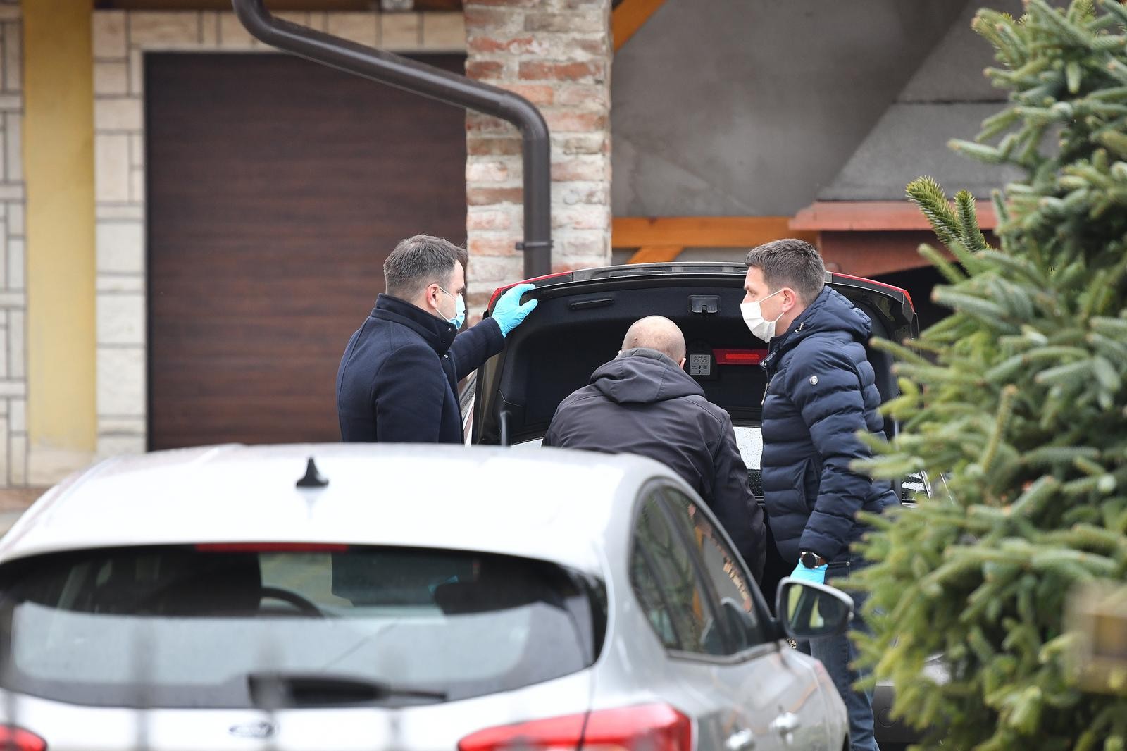 FOTO S TERENA Traje pretres kuće ministra Darka Horvata u Donjoj Dubravi!