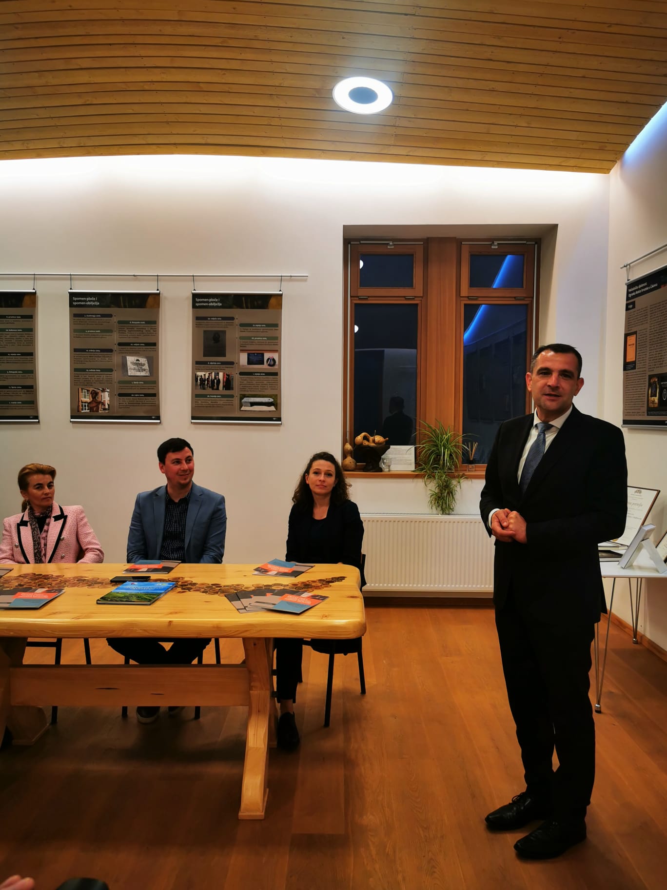 OGRANAK MATICE HRVATSKE U ČAKOVCU Predstavljena spomenica i otvorena izložba