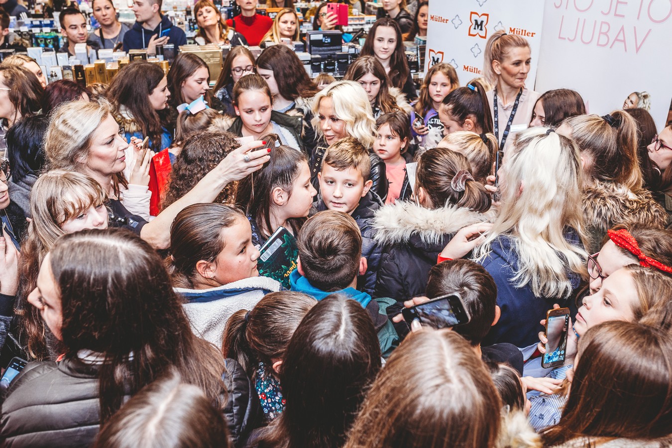 Maju Šuput u Galeriji Sjever dočekali brojni obožavatelji