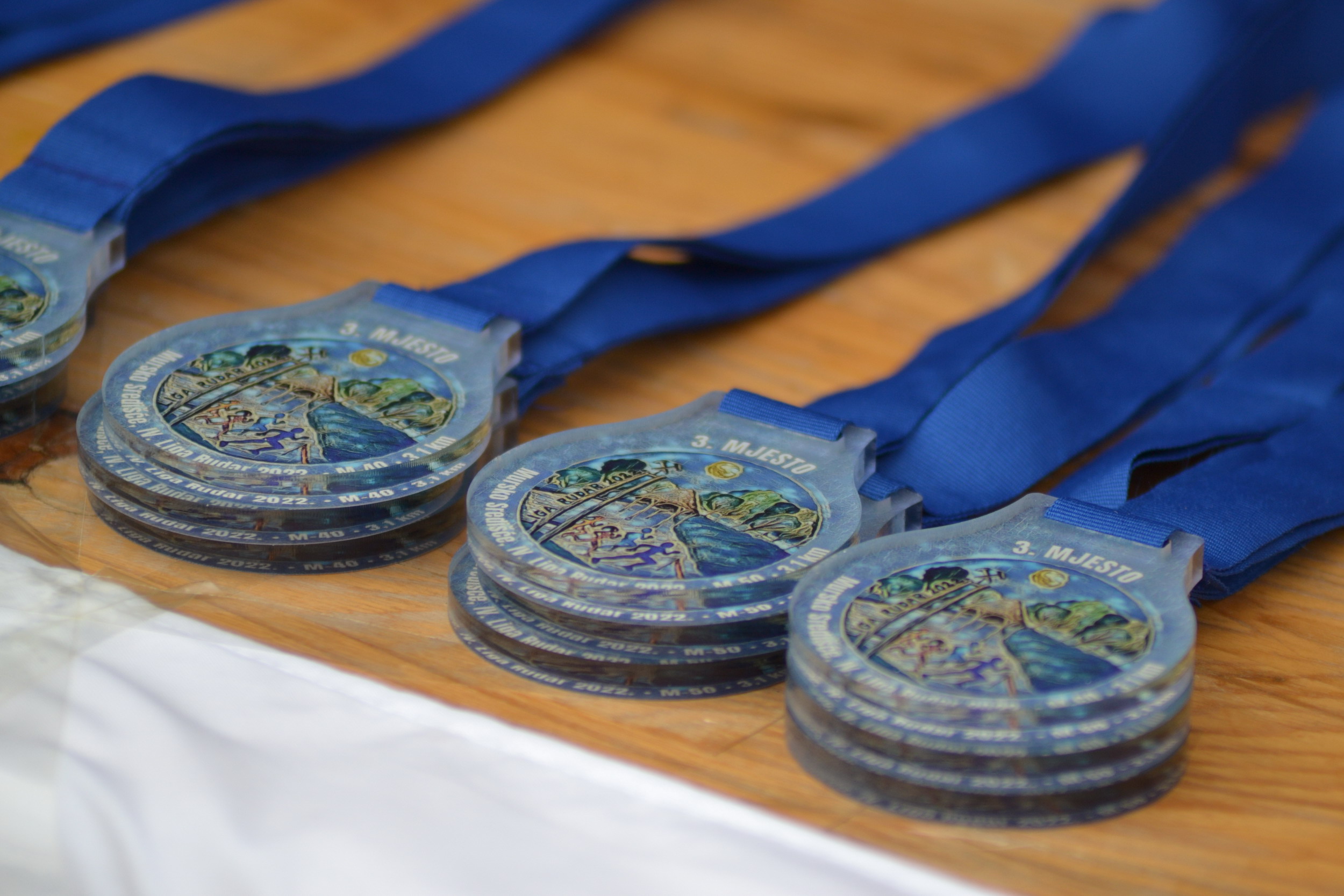 ZAVRŠENA LIGA RUDAR Ukupni pobjednici Dubravka Horvat, Nada Siladi, Marko Podvez i Darko Balić ZAVRŠENA LIGA RUDAR Ukupni pobjednici Dubravka Horvat, Nada Siladi, Marko Podvez i Darko Balić