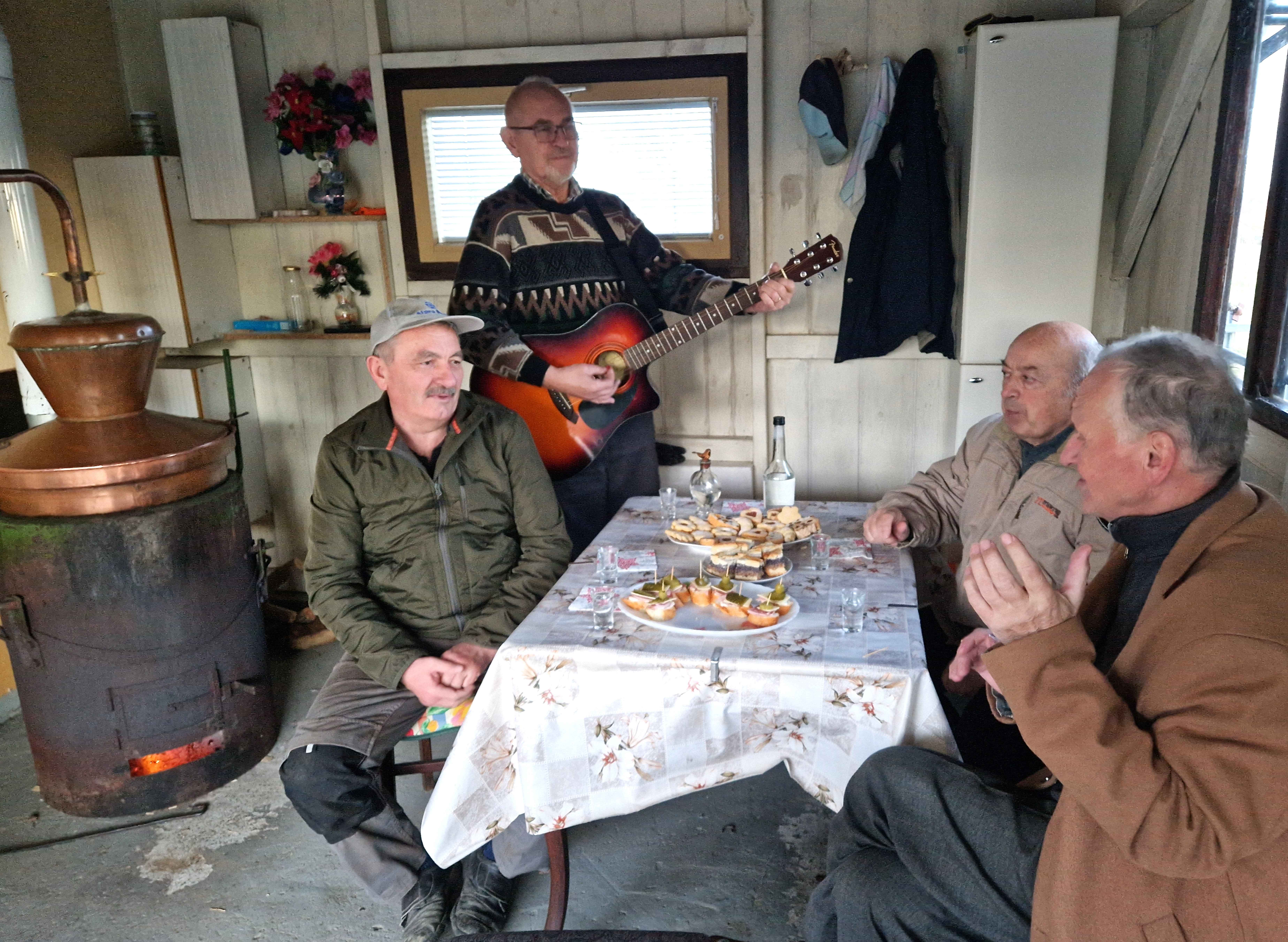 PRVE KAPI ŽGANICE Obitelj Kamenar pripravila plemenit napitak