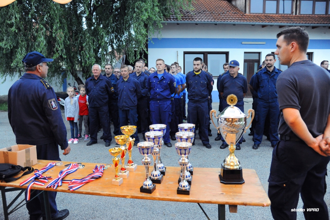 308312956dsc9292237813