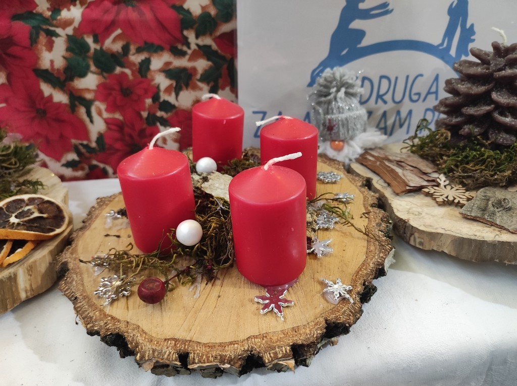UDRUGA ZA AUTIZAM POGLED Kupnjom prigodnih dekoracija podržite njihov rad!