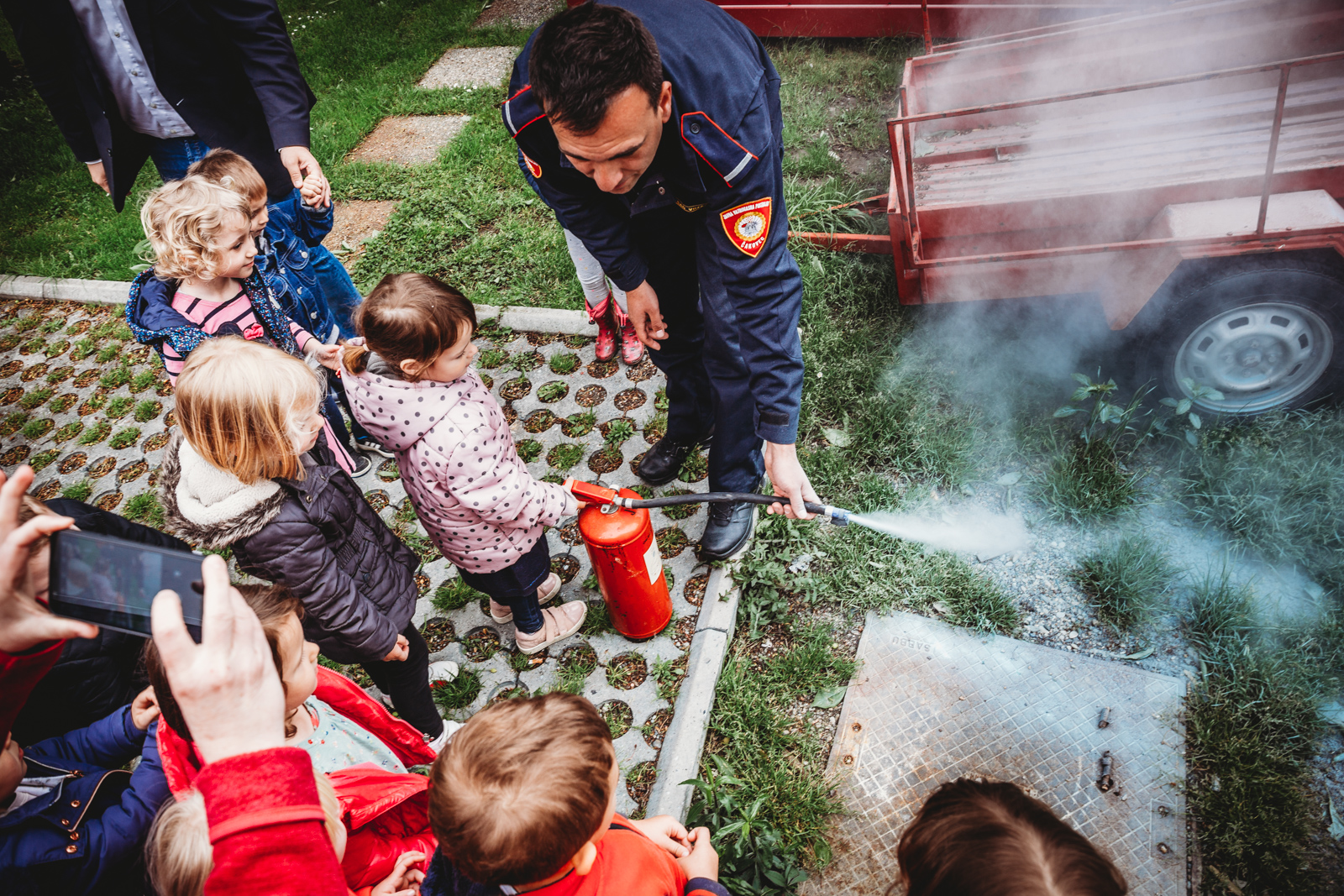 Mališani iz Dječjeg vrtića Cipelica posjetili vatrogasce