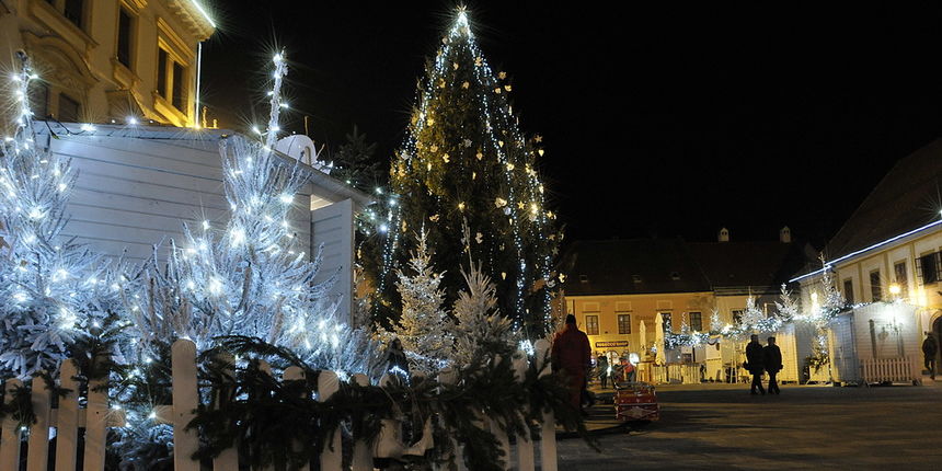Povodom otvorenja Adventa u Varaždinu upaljeno tisuće lampica