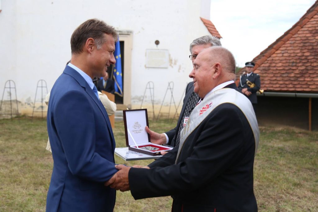 2153358010212942439372683195409