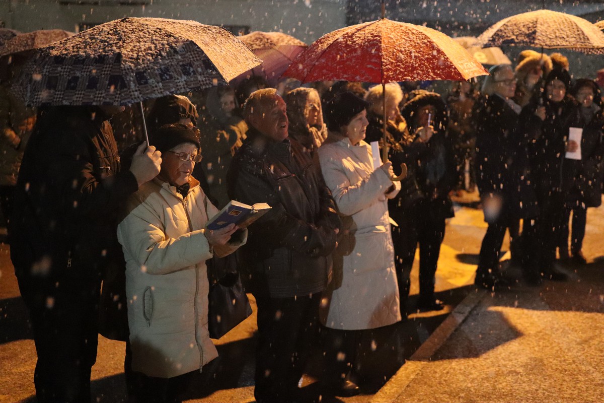 SVETI MARTIN NA MURI Paljenjem prve adventske svijeće započelo je najradosnije doba u godini
