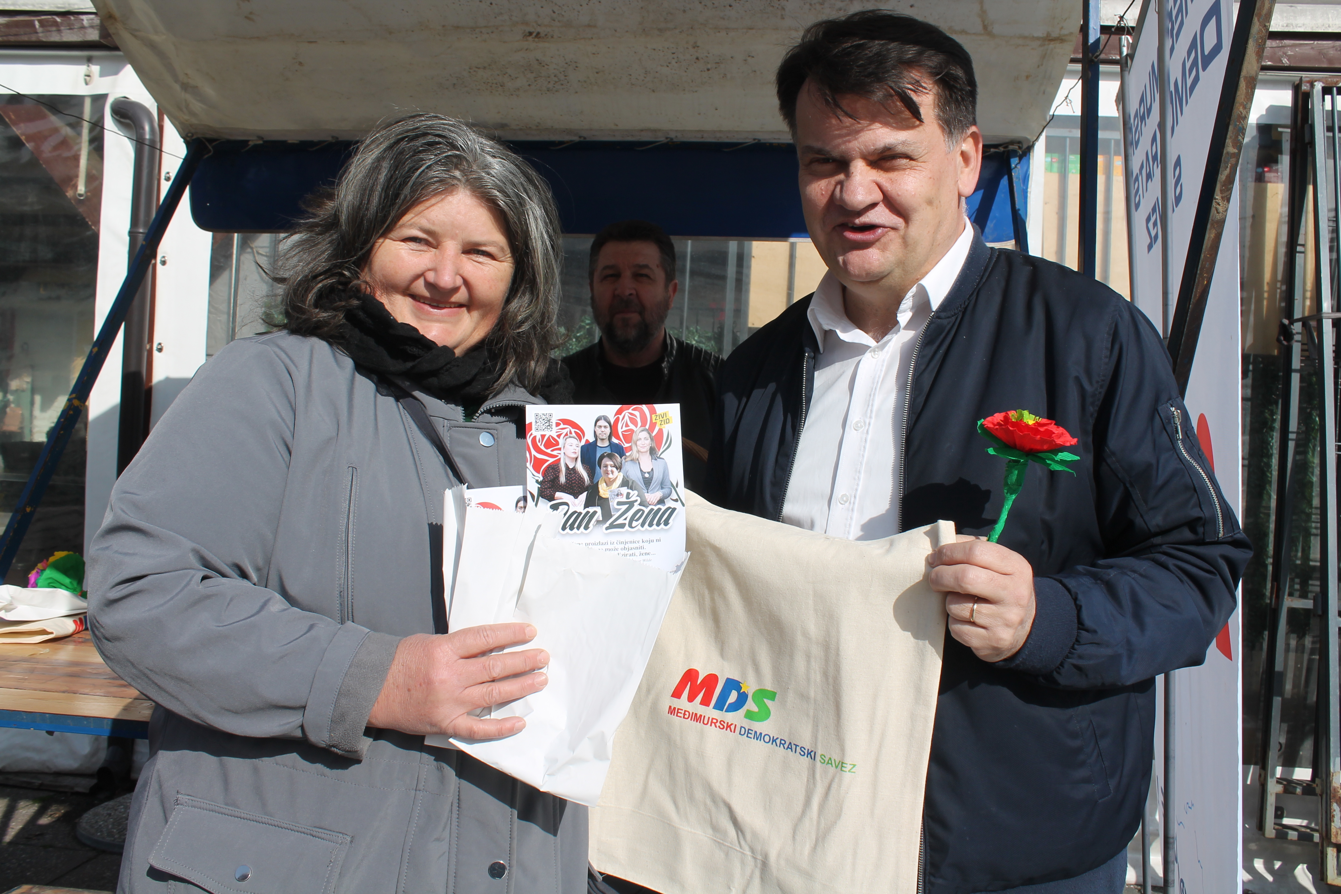 ‘ŽENE, SRETAN VAM VAŠ DAN’ Političari darivali prolaznice gradom