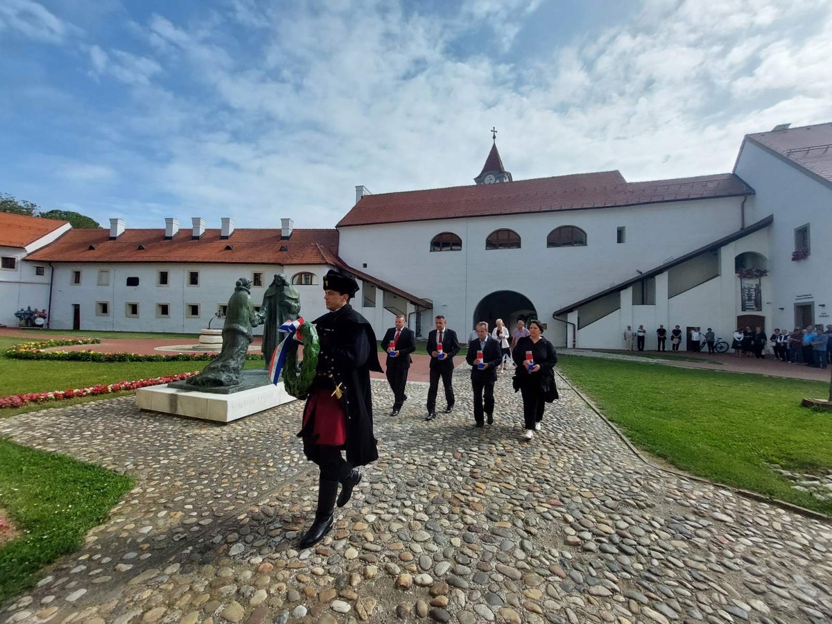 Odavanjem počasti svim poginulim i nestalim braniteljima i pripadnicima antifašističkog pokreta obilježen Dan antifašističke borbe u Međimurju Odavanjem počasti svim poginulim i nestalim braniteljima i pripadnicima antifašističkog pokreta obilježen Dan antifašističke borbe u Međimurju