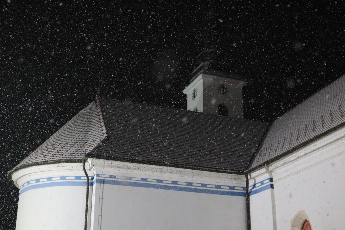 SVETI MARTIN NA MURI Paljenjem prve adventske svijeće započelo je najradosnije doba u godini