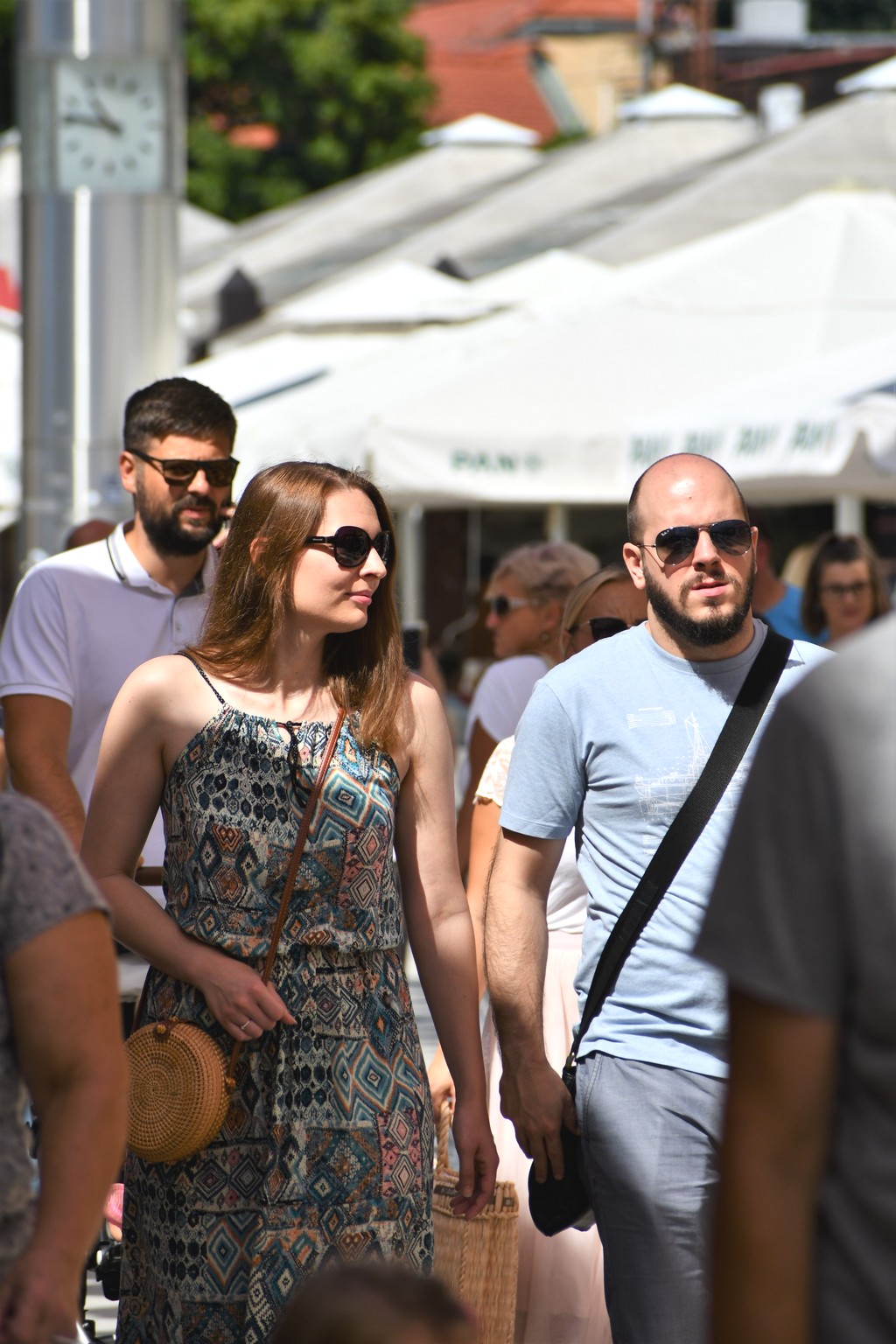 KLIKOM ISPOD KIŠOBRANA Centrom Čakovca prošetali brojni građani, evo koga smo sreli