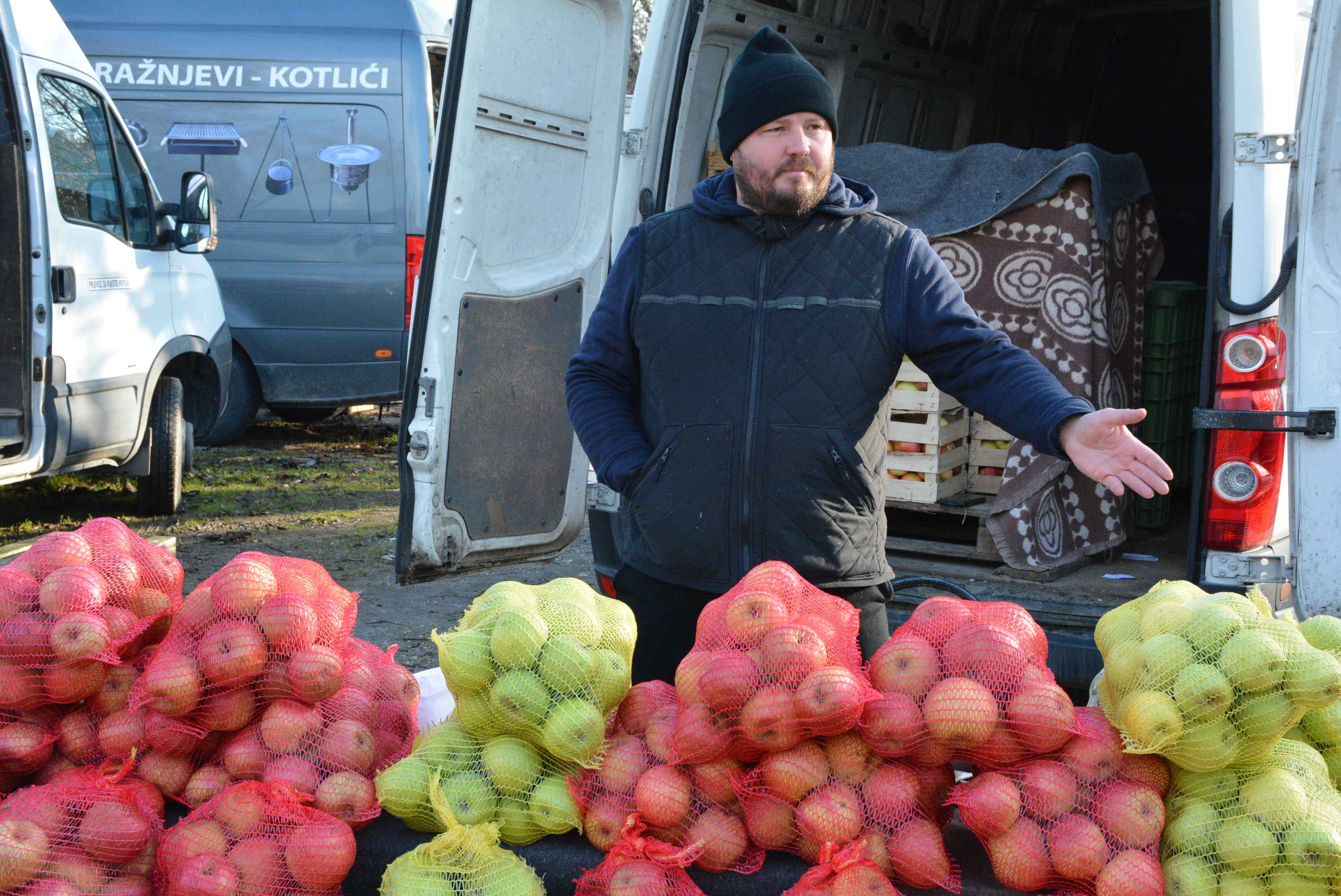 FOTO Čakovečki sajam odolijeva zimskoj hladnoći – posjetitelji hrabro istraživali bogatu ponudu unatoč mrazu na automobilima