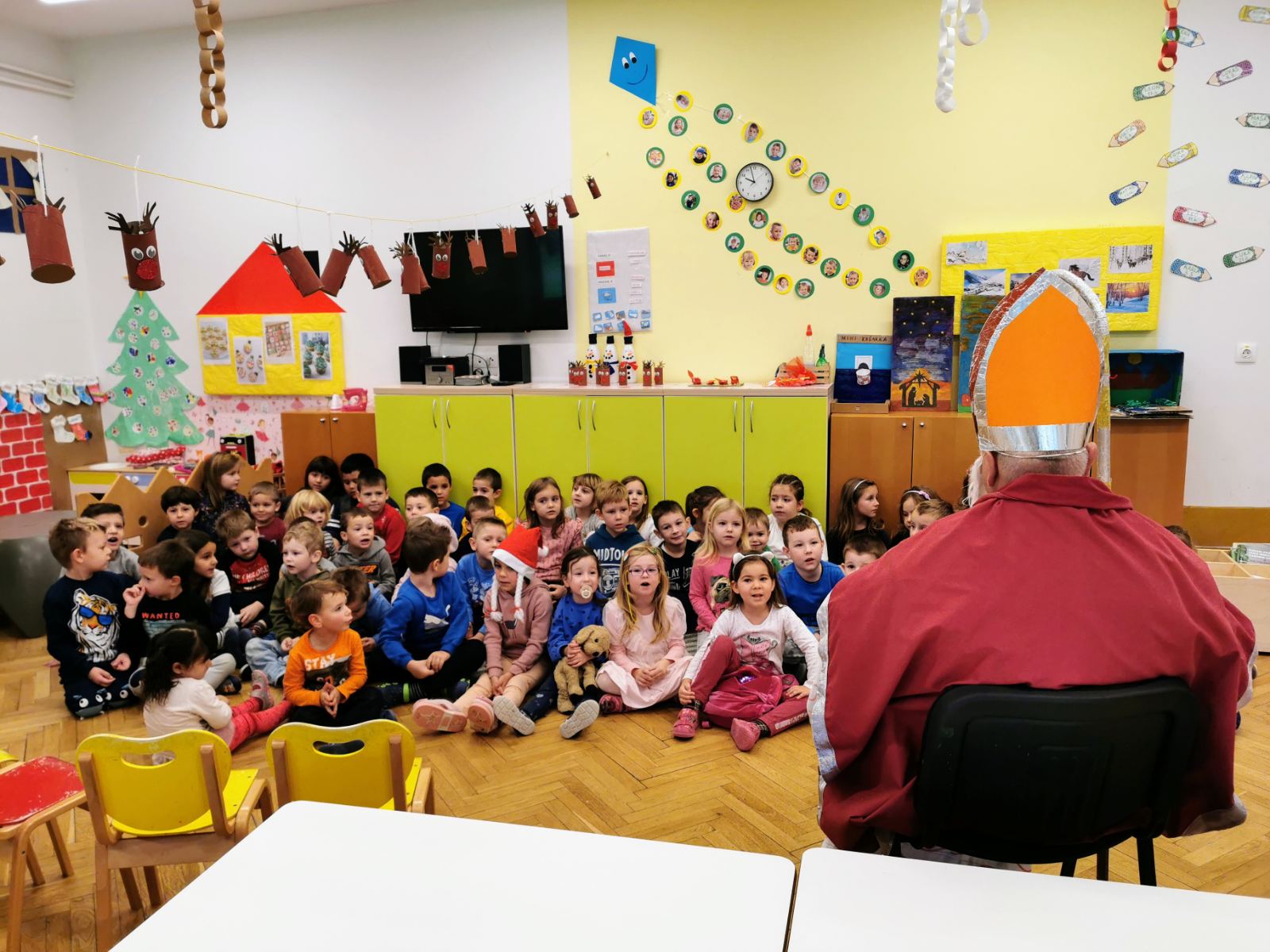 DJEČJI VRTIĆ KOTORIBA Sveti Nikola i ove godine obradovao djecu darovima