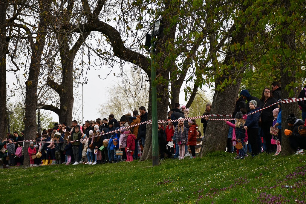 VIDEO I FOTO Potraga za uskrsnim jajima u Perivoj Zrinskih privukla mnoštvo mališana