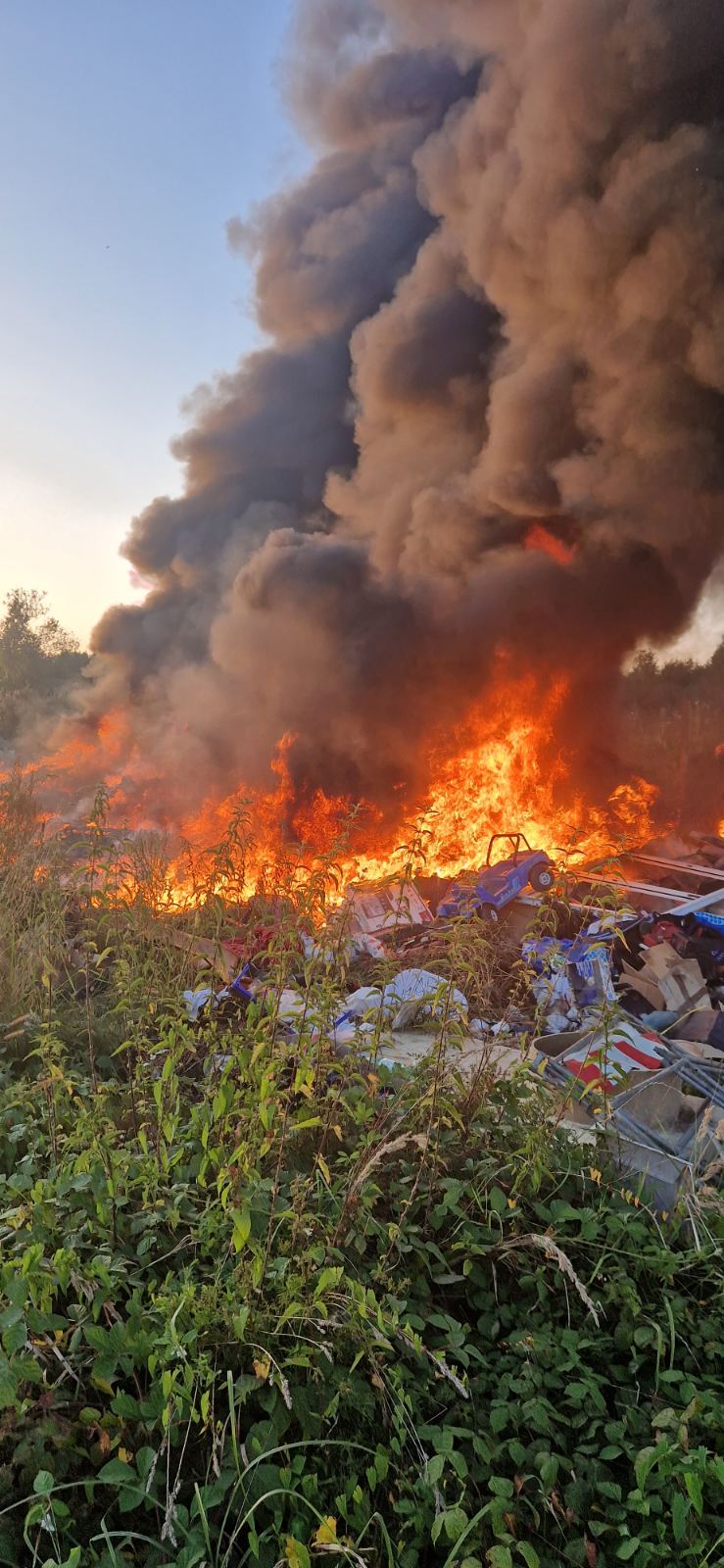 SITNICE ‘Bilo je toliko zapaljenog smeća da je bager morao doći u pomoć’