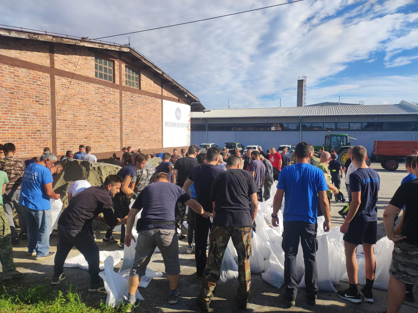 UJEDINILI SE Mještani Kotoribe pokazali koliko su moćni dok ih je više!